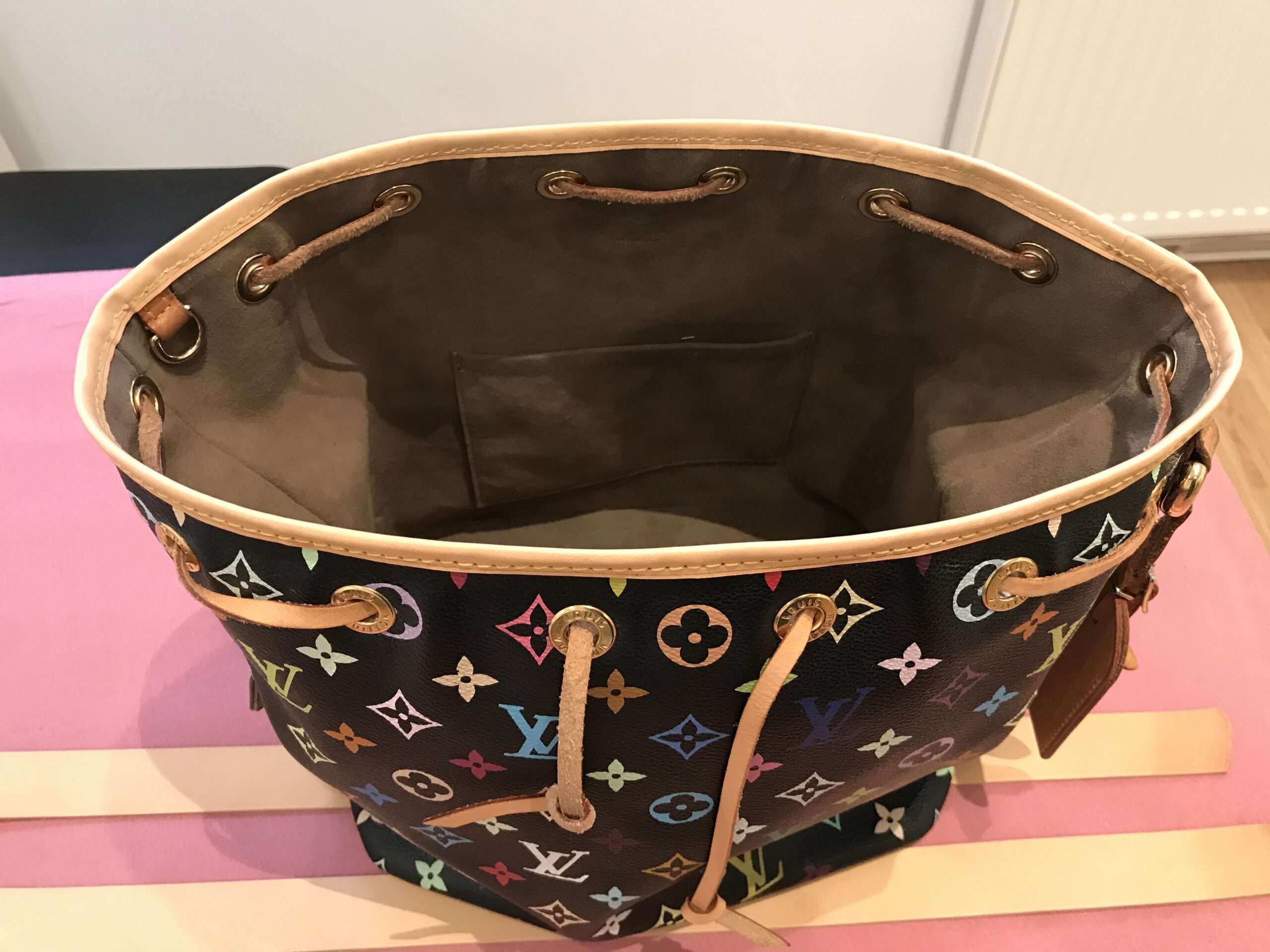 Noé Ledereinfassung neu