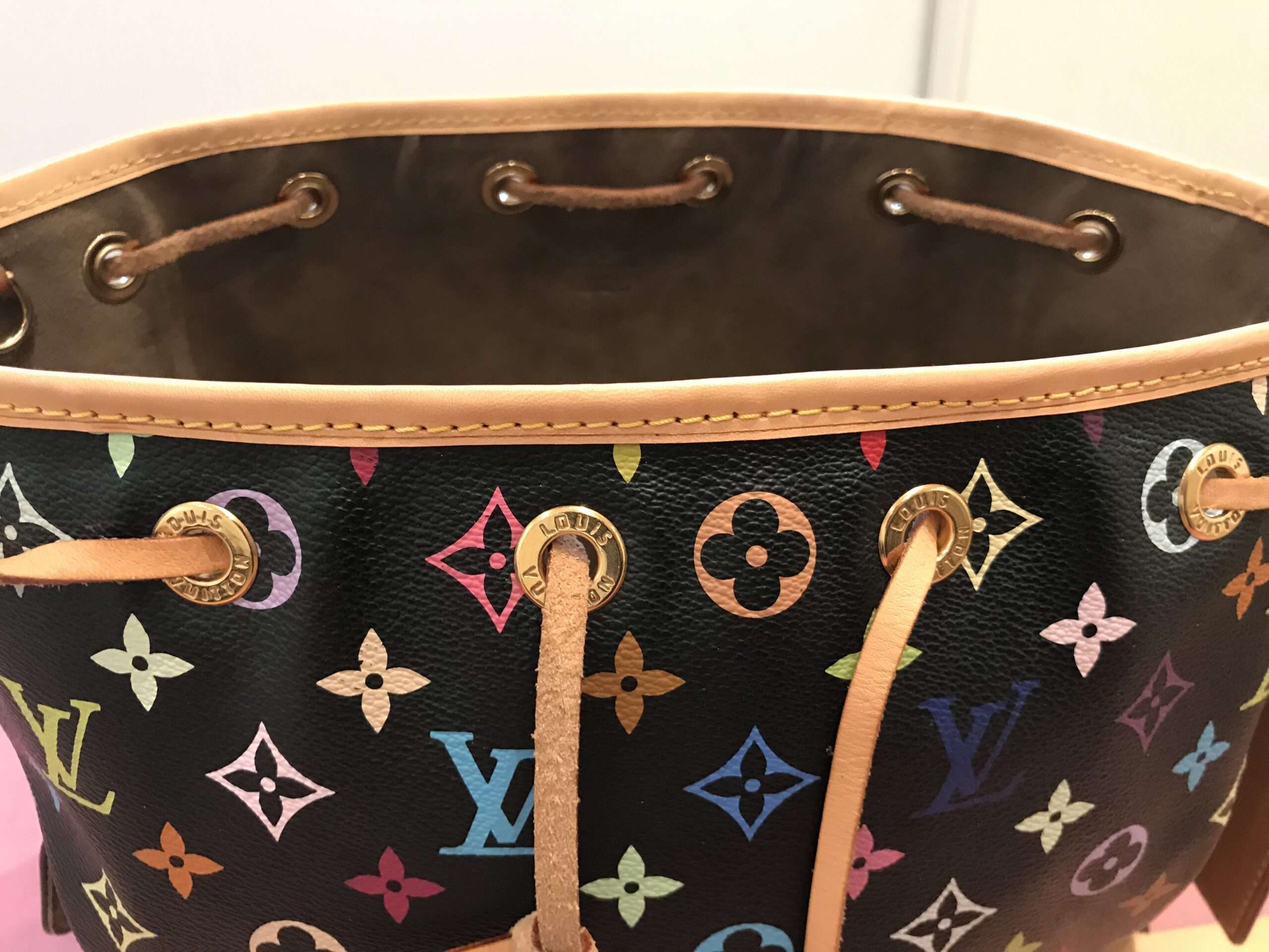 Noé Ledereinfassung neu