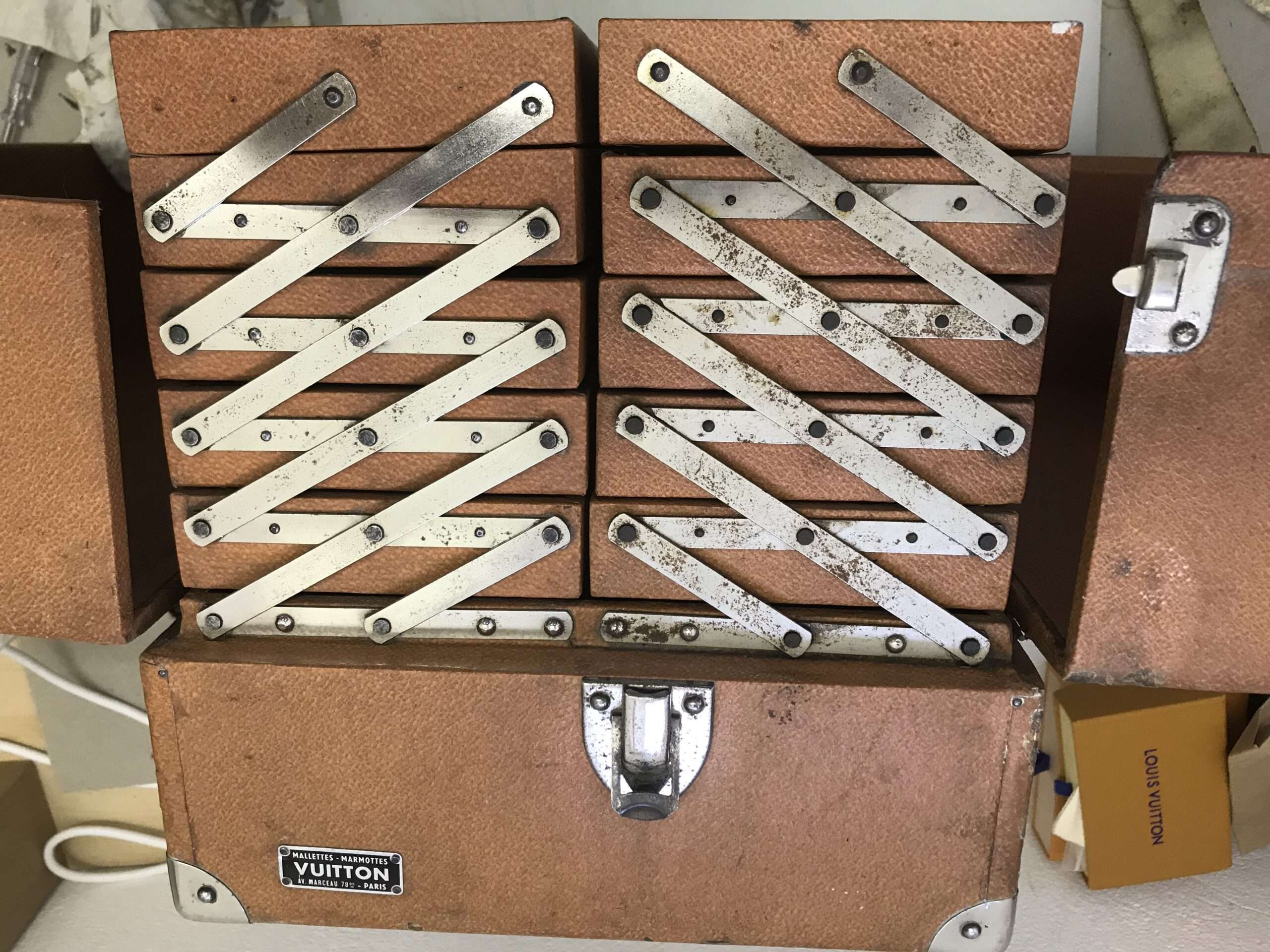 Links poliert, rechts original